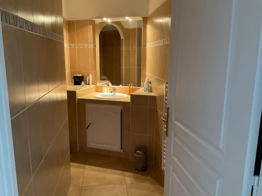 Akropole De Caroline, Central, Lumineux, Calme, Free Parking, Lift, 3 Beds Draguignan Exterior photo